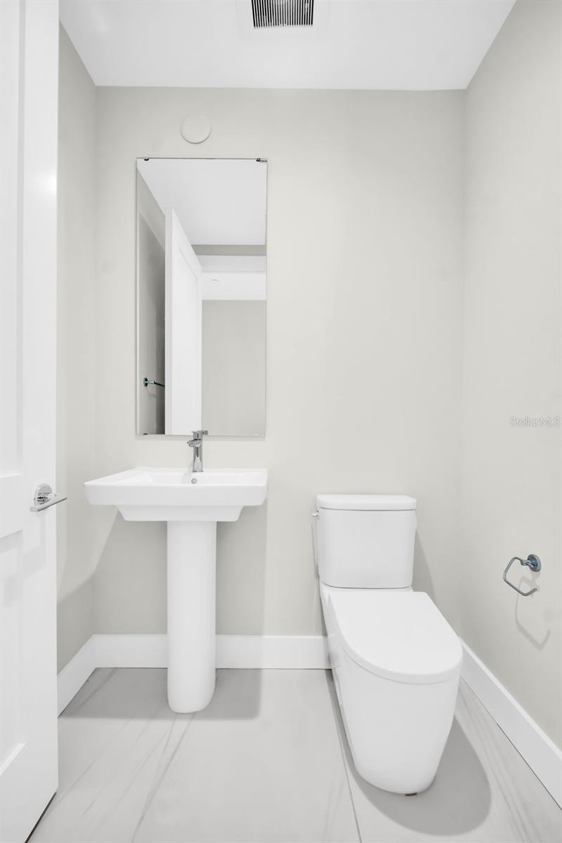 Listing photo id 46 for 275 1st Avenue S 3304