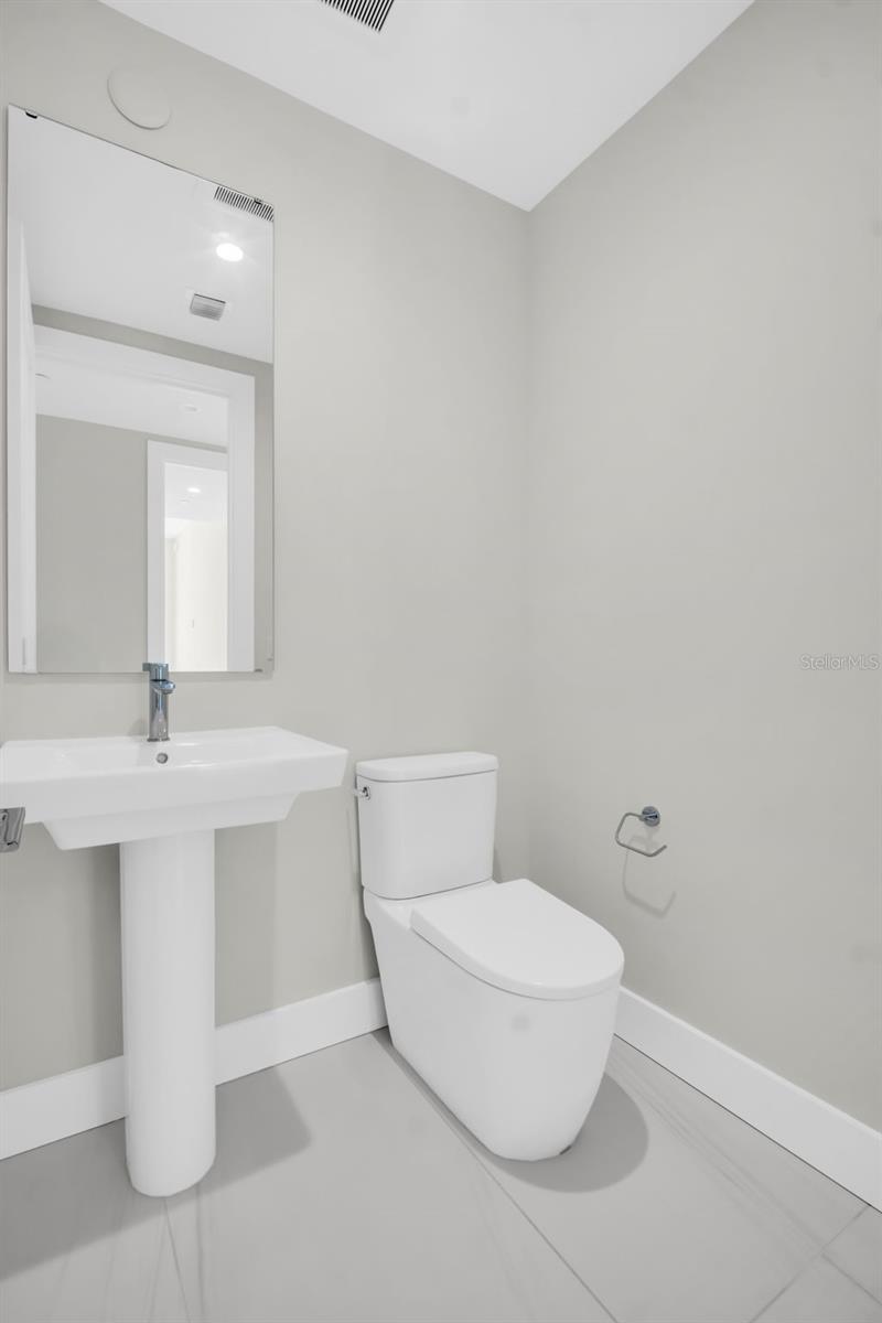 Listing photo id 47 for 275 1st Avenue S 3304