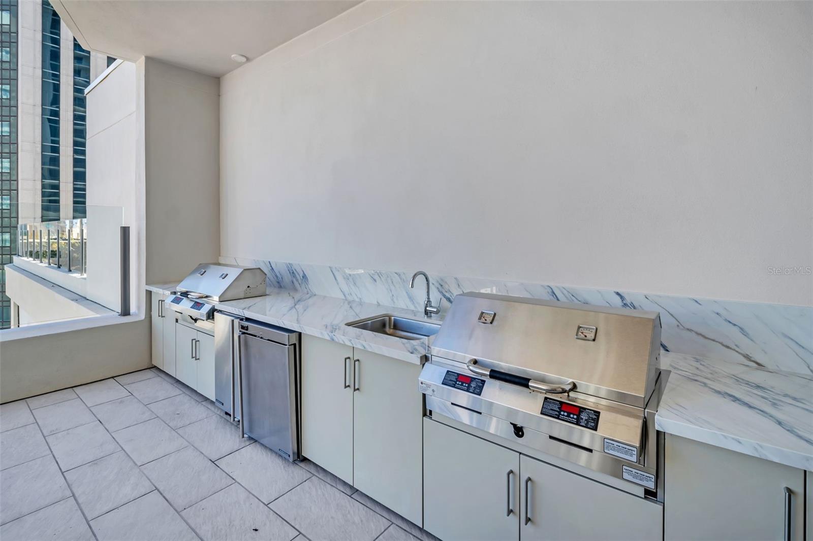 Listing photo id 62 for 275 1st Avenue S 3304