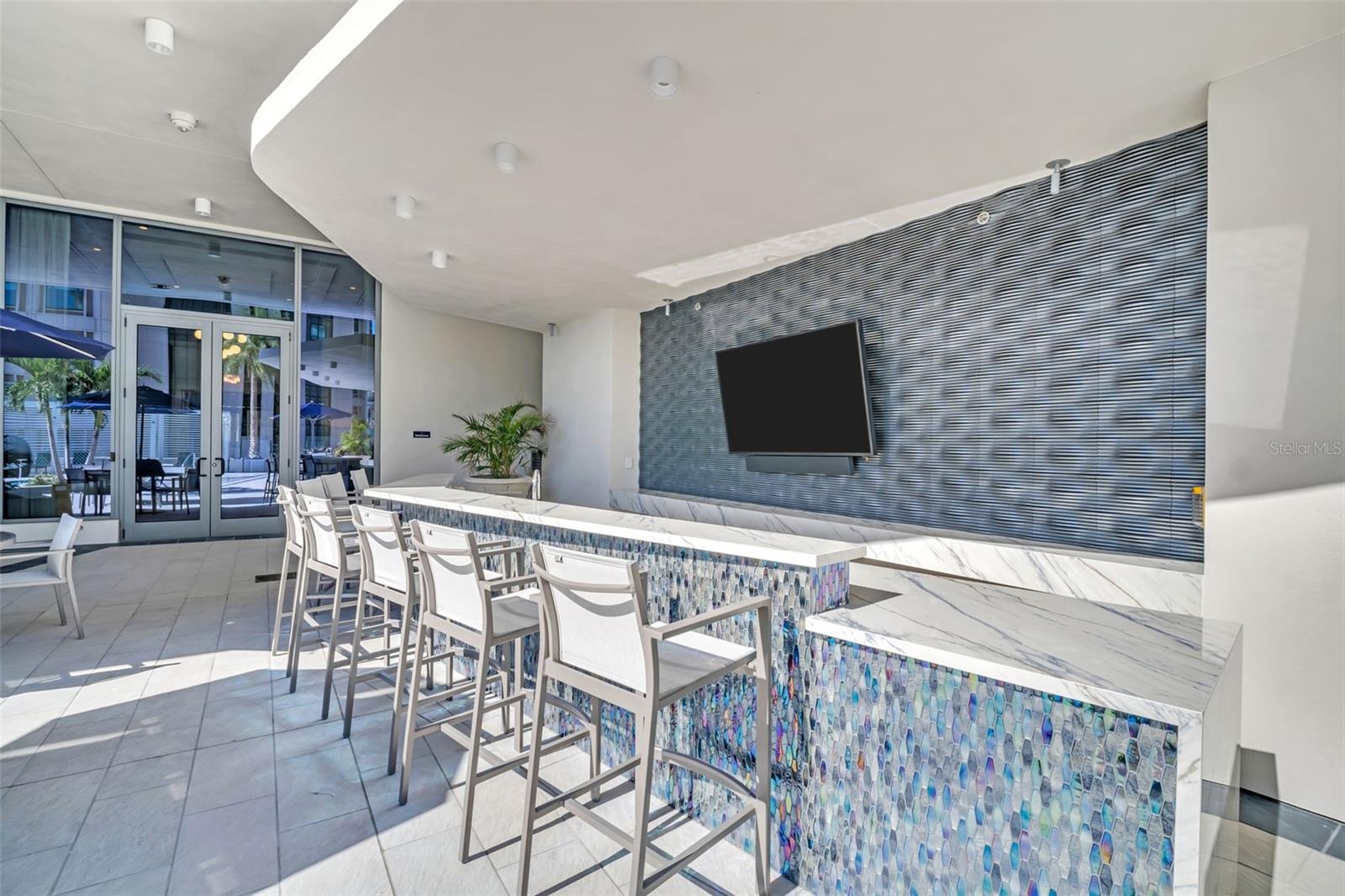 Listing photo id 73 for 275 1st Avenue S 3304