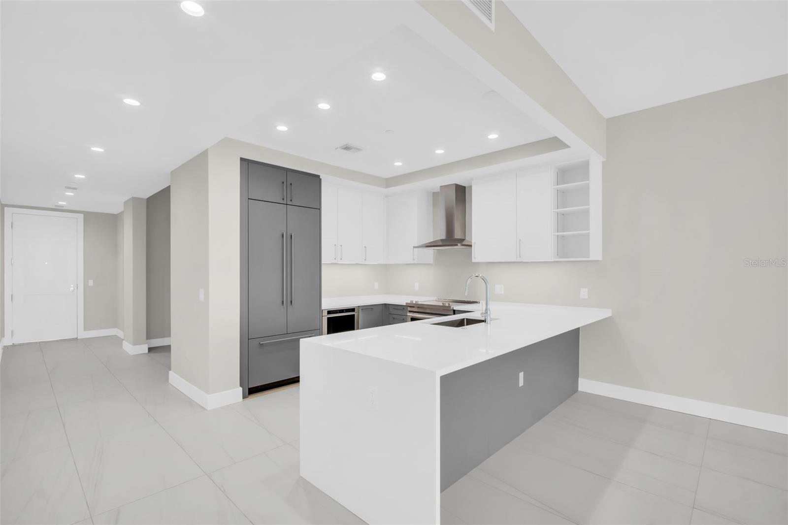 Listing photo id 6 for 275 1st Avenue S 3304