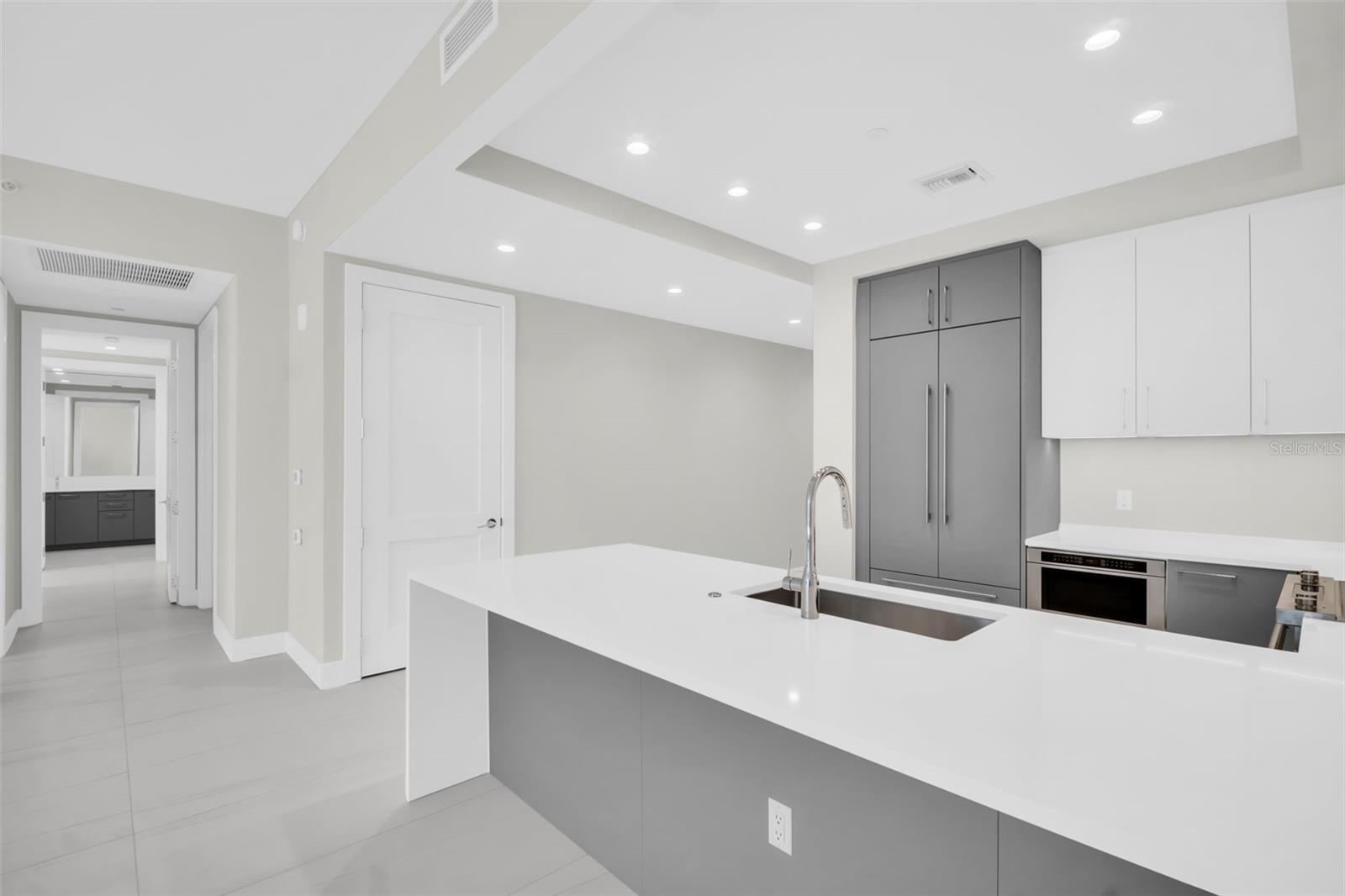 Listing photo id 7 for 275 1st Avenue S 3304