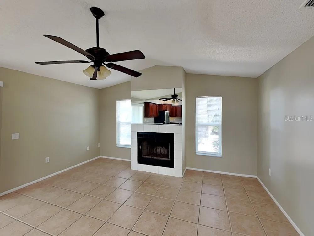 Image 4 of 14 For 2275 Cork Oak Street E