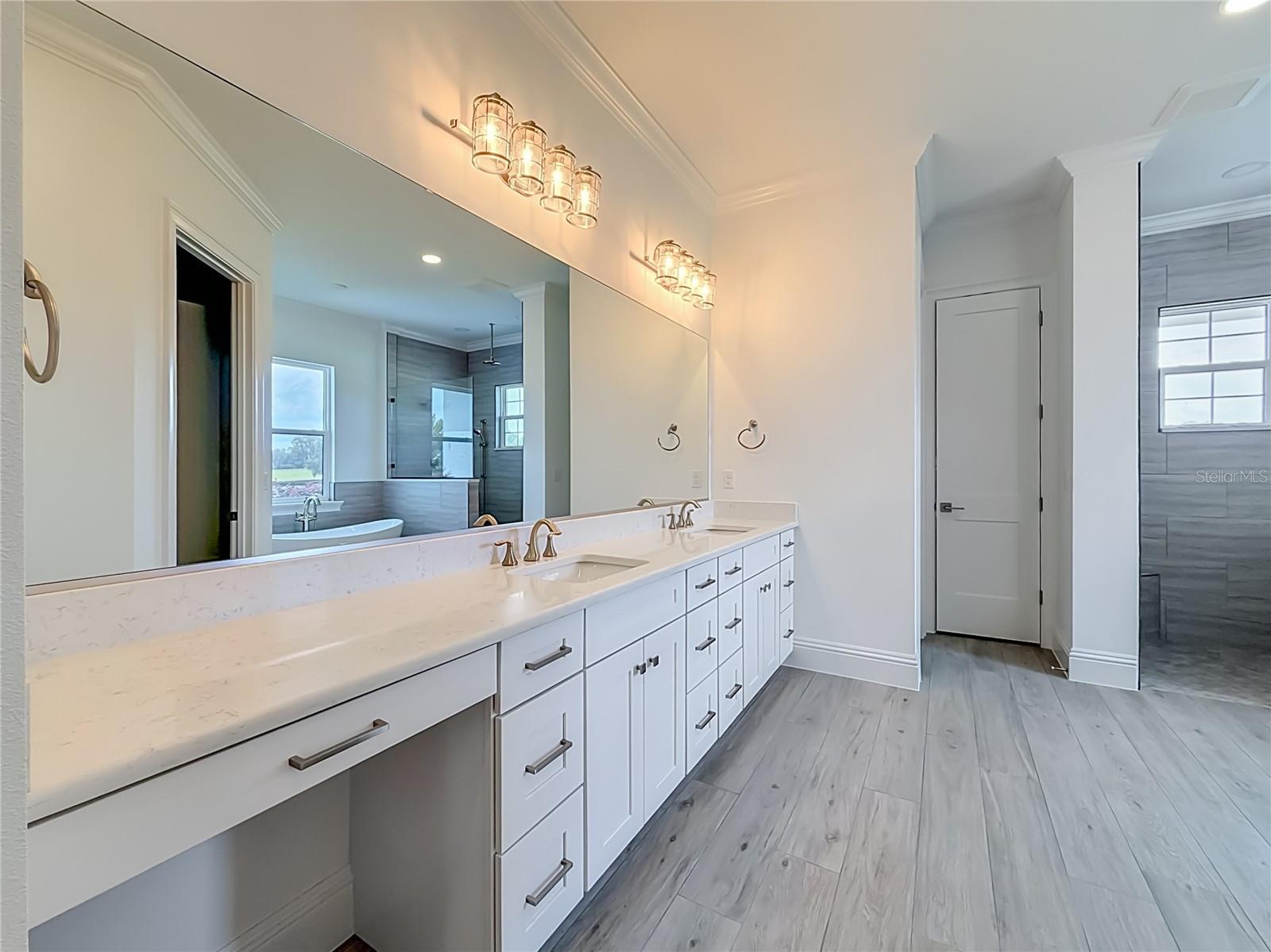 Listing photo id 37 for 6530 156th Loop 3 & 4