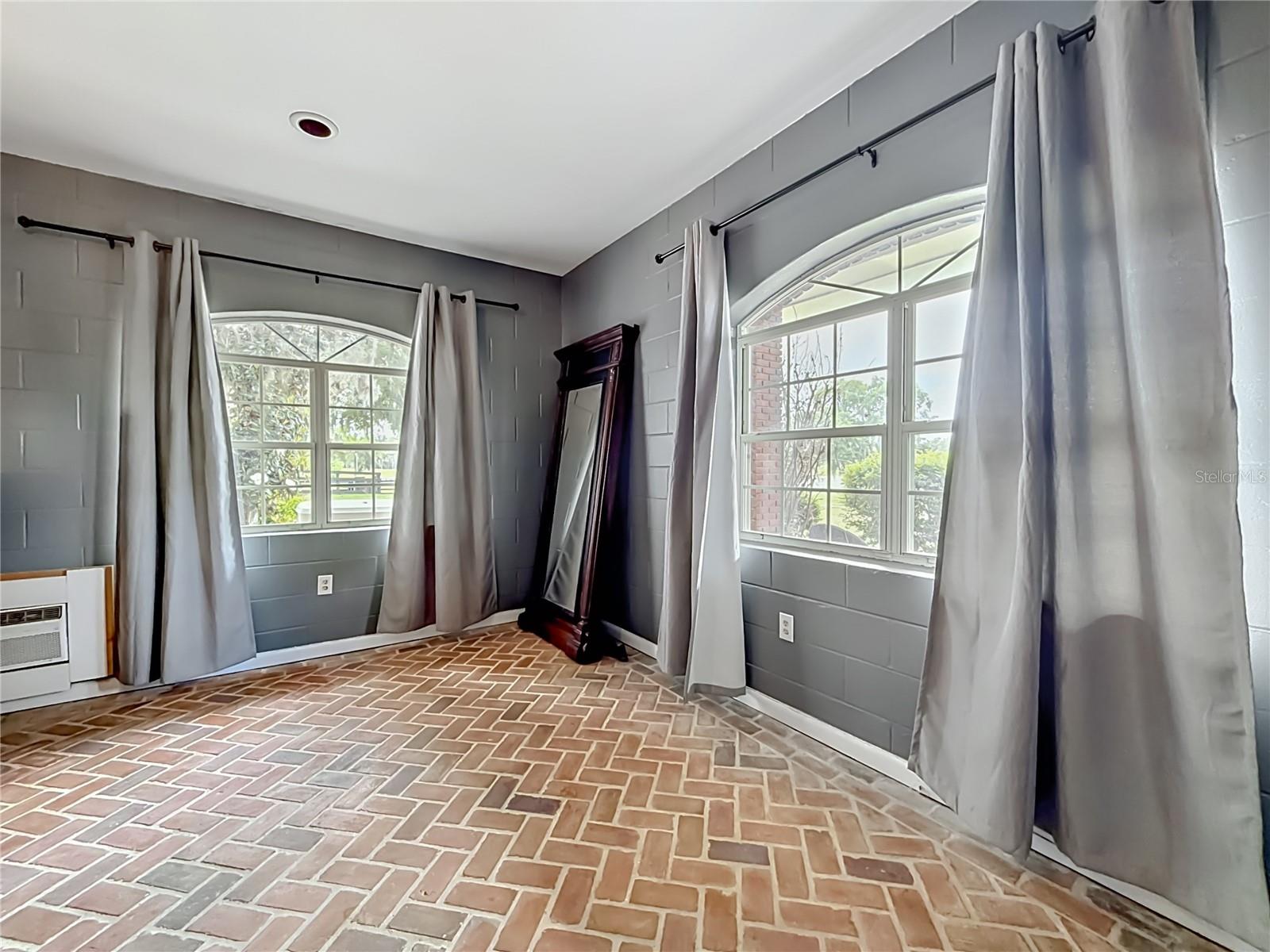 Listing photo id 87 for 6530 156th Loop 3 & 4