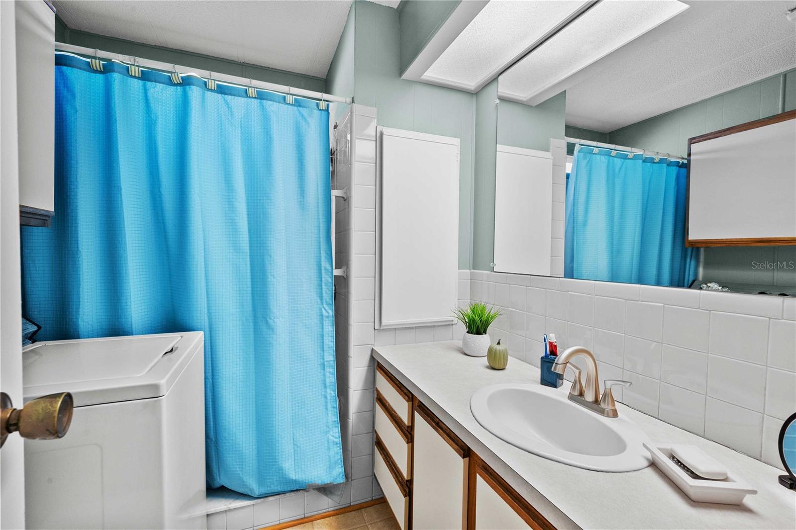 Image 20 of 61 For 36821 Grace Avenue