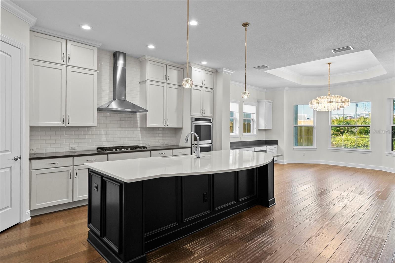 Listing photo id 8 for 3701 Jetton Avenue