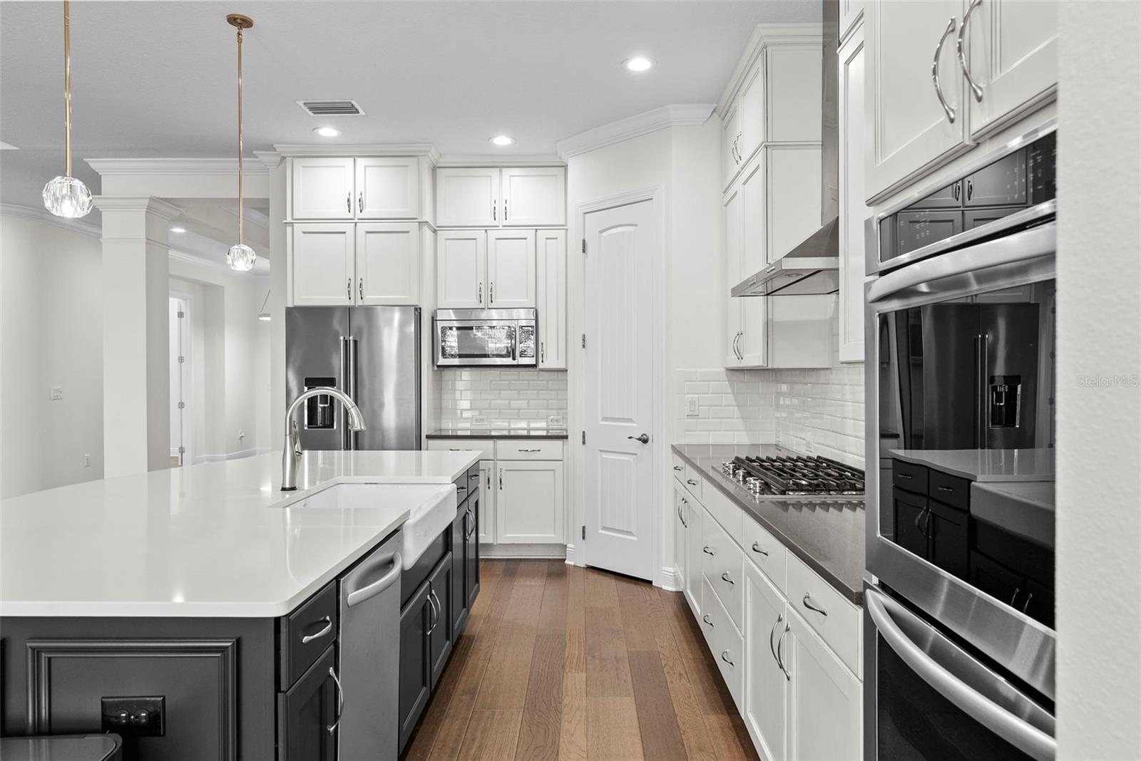 Listing photo id 11 for 3701 Jetton Avenue