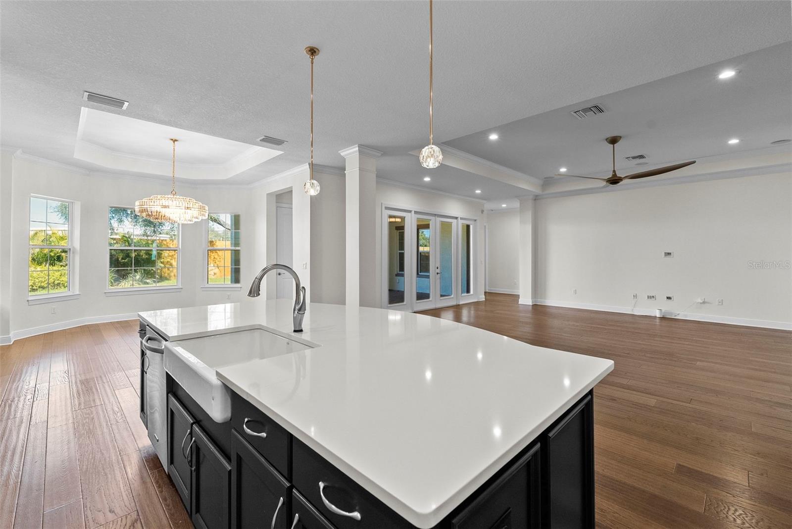 Listing photo id 13 for 3701 Jetton Avenue