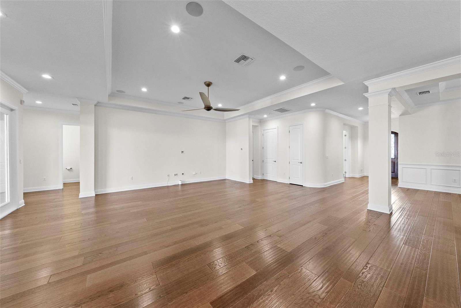 Listing photo id 16 for 3701 Jetton Avenue