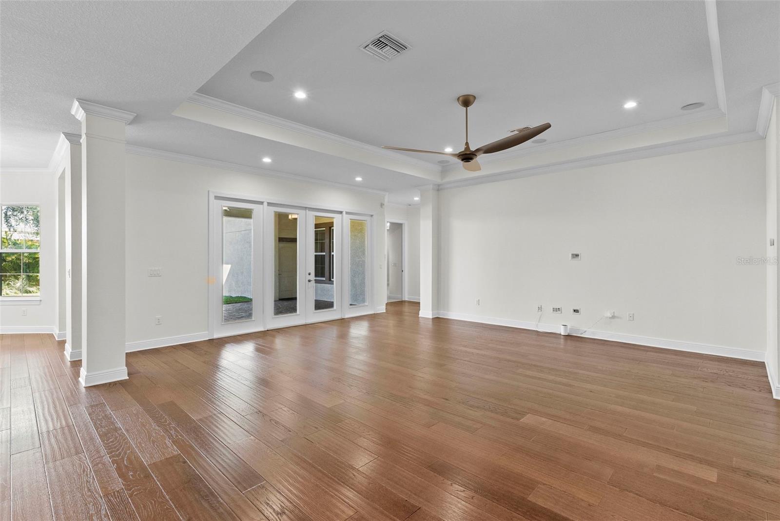 Listing photo id 18 for 3701 Jetton Avenue