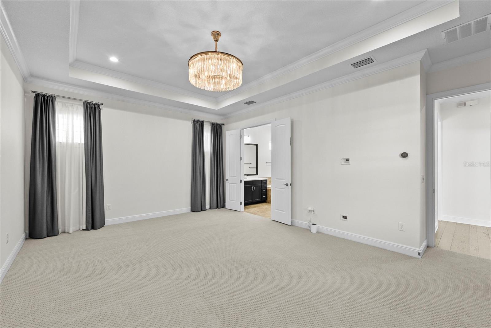 Listing photo id 22 for 3701 Jetton Avenue