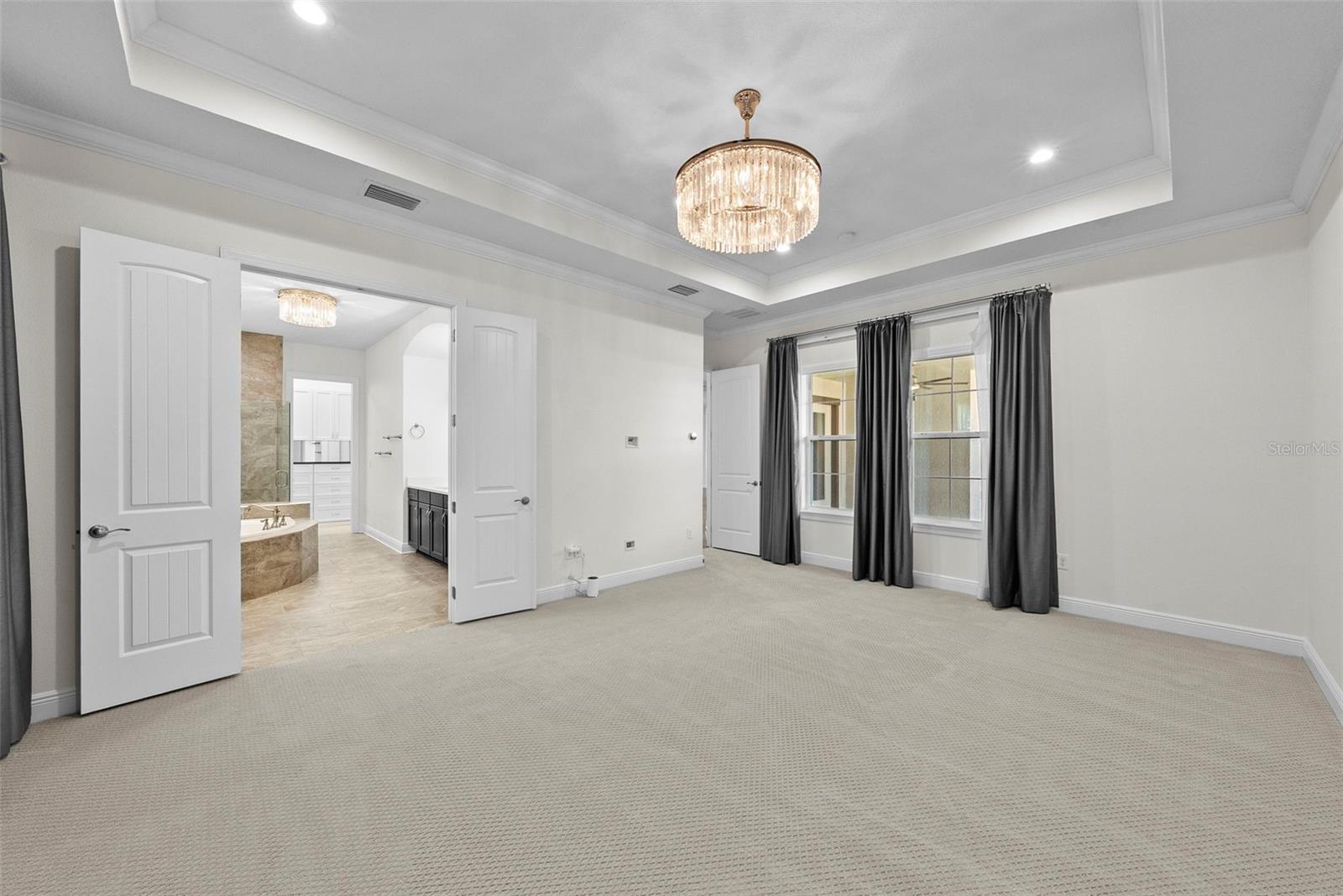 Listing photo id 23 for 3701 Jetton Avenue