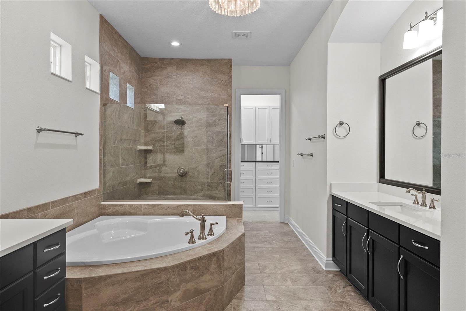 Listing photo id 24 for 3701 Jetton Avenue