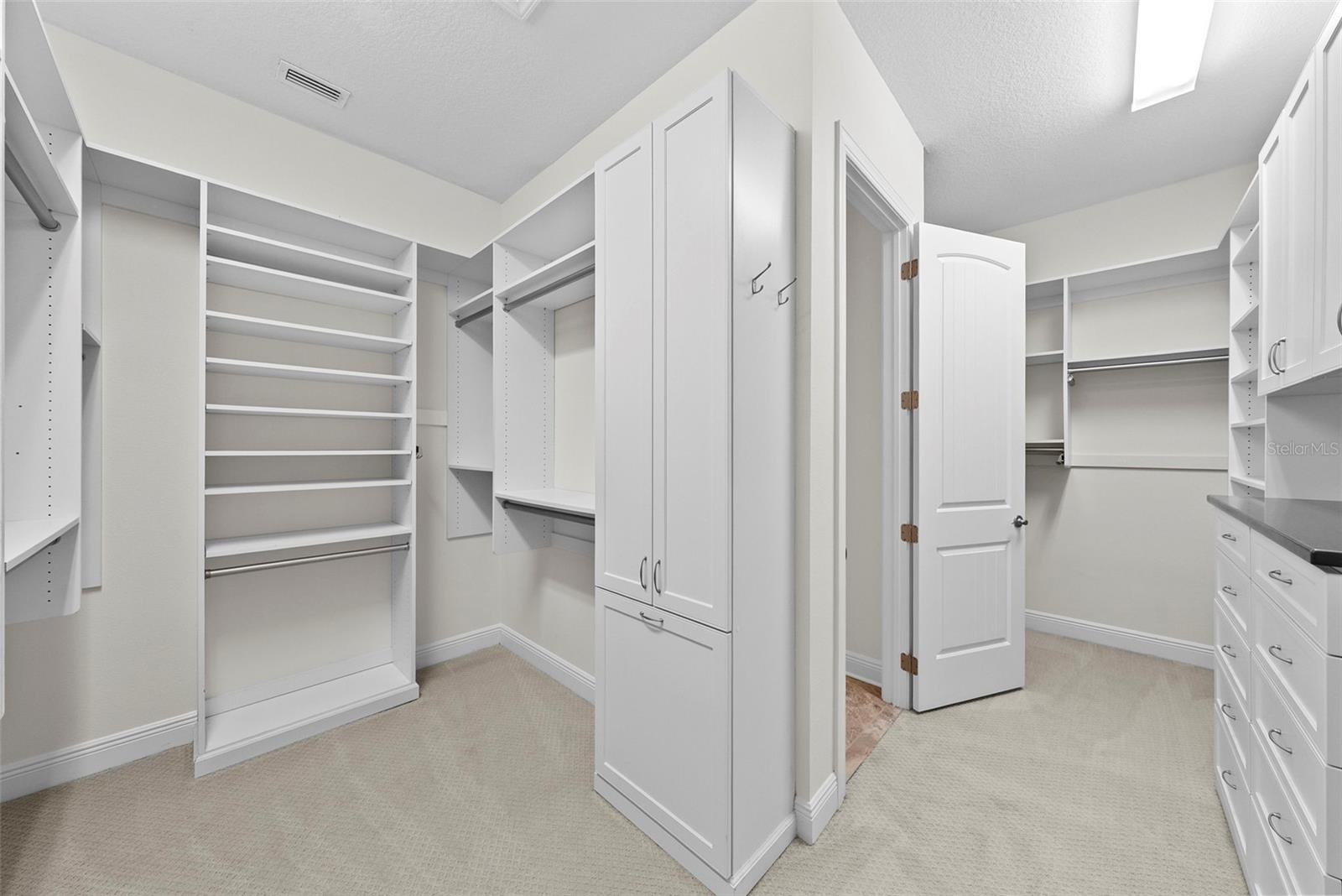 Listing photo id 27 for 3701 Jetton Avenue