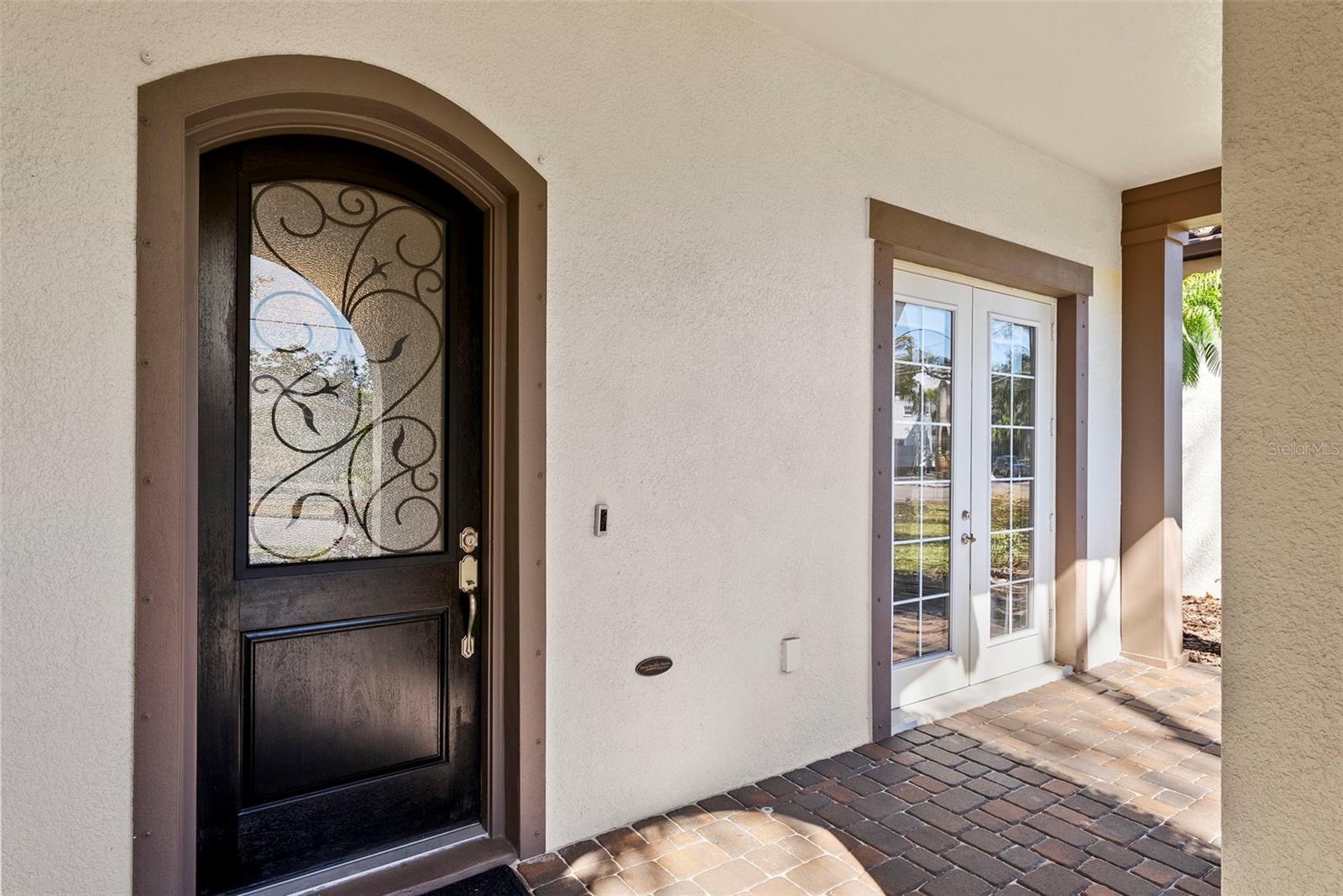 Listing photo id 1 for 3701 Jetton Avenue