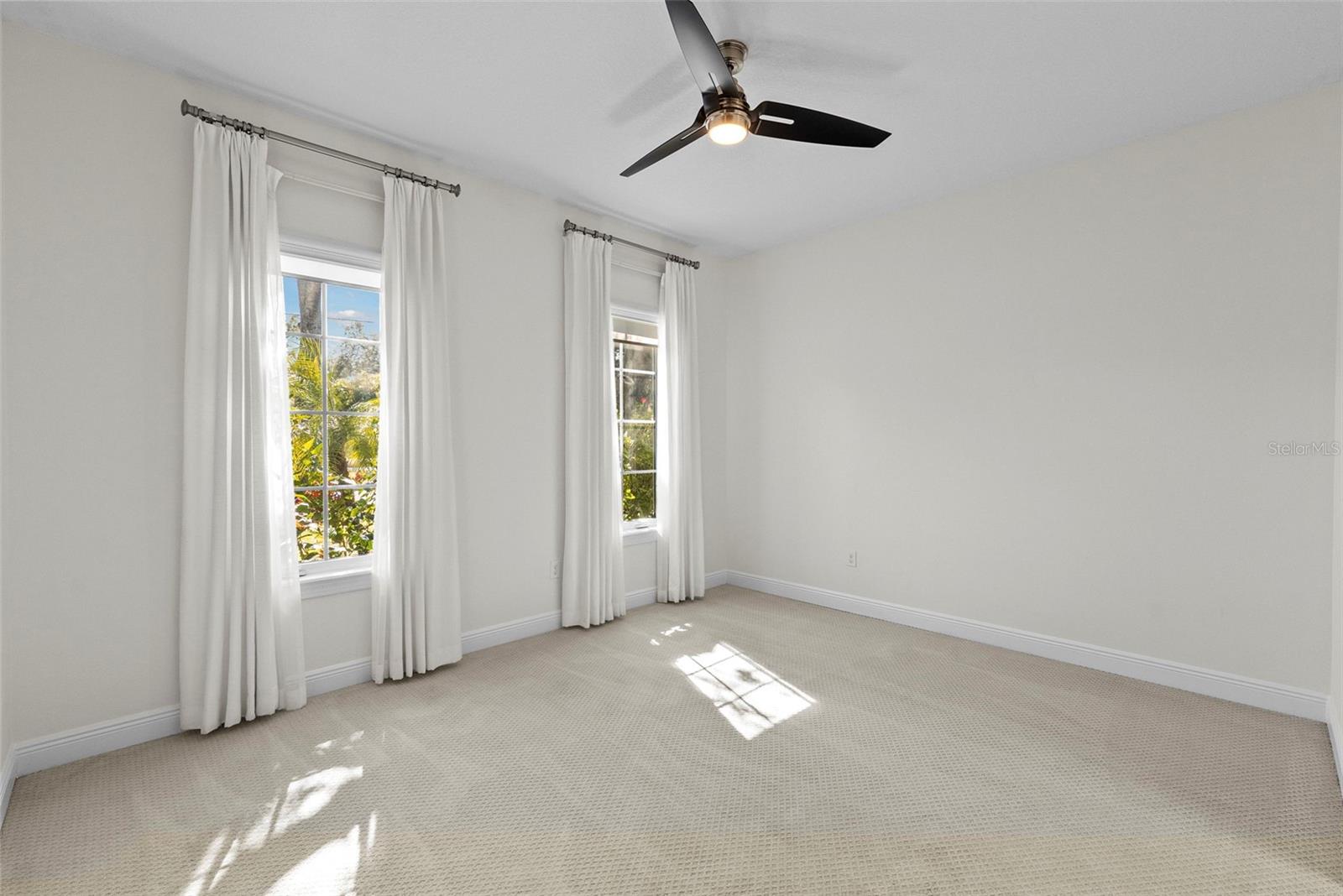 Listing photo id 28 for 3701 Jetton Avenue