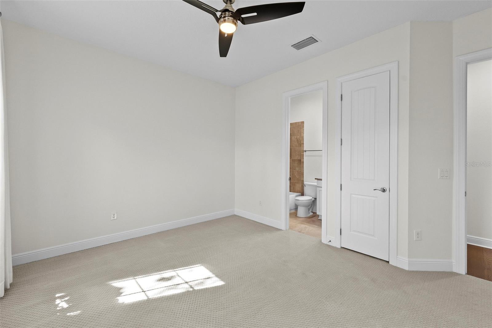 Listing photo id 29 for 3701 Jetton Avenue