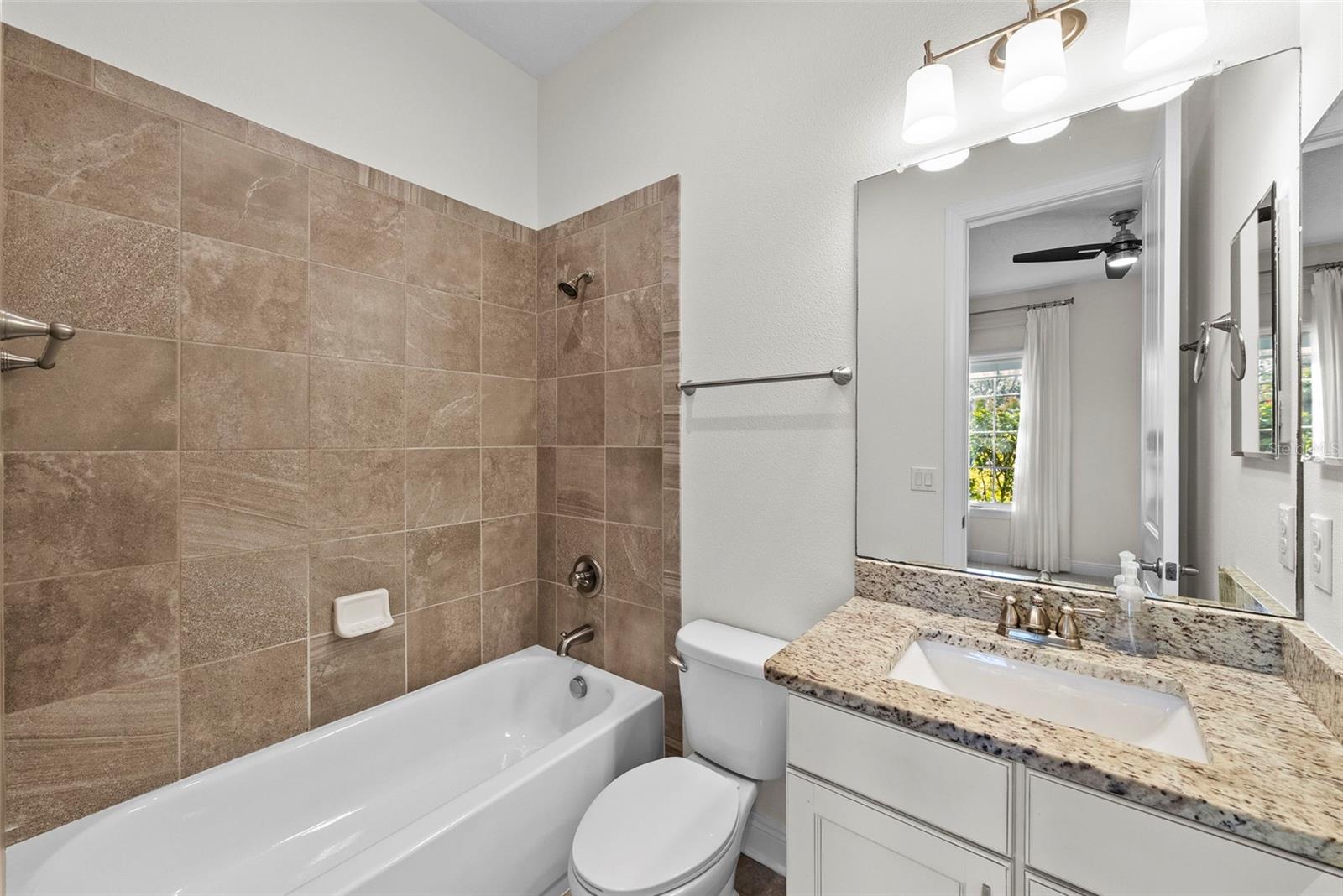 Listing photo id 30 for 3701 Jetton Avenue