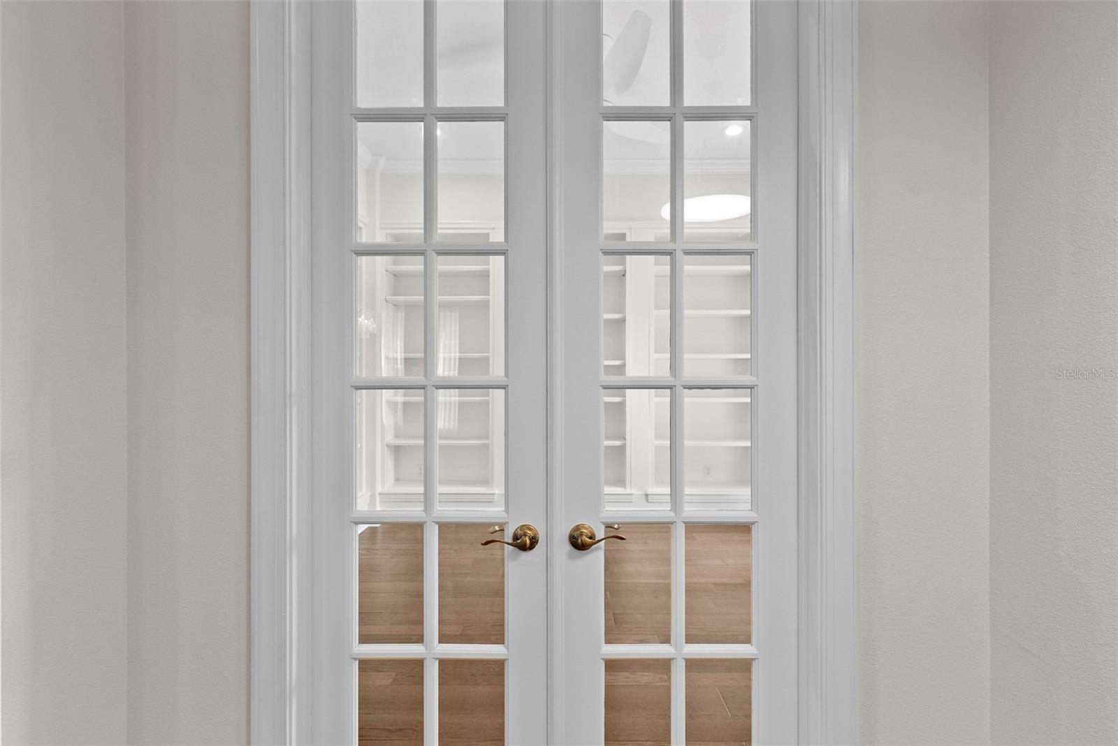 Listing photo id 31 for 3701 Jetton Avenue