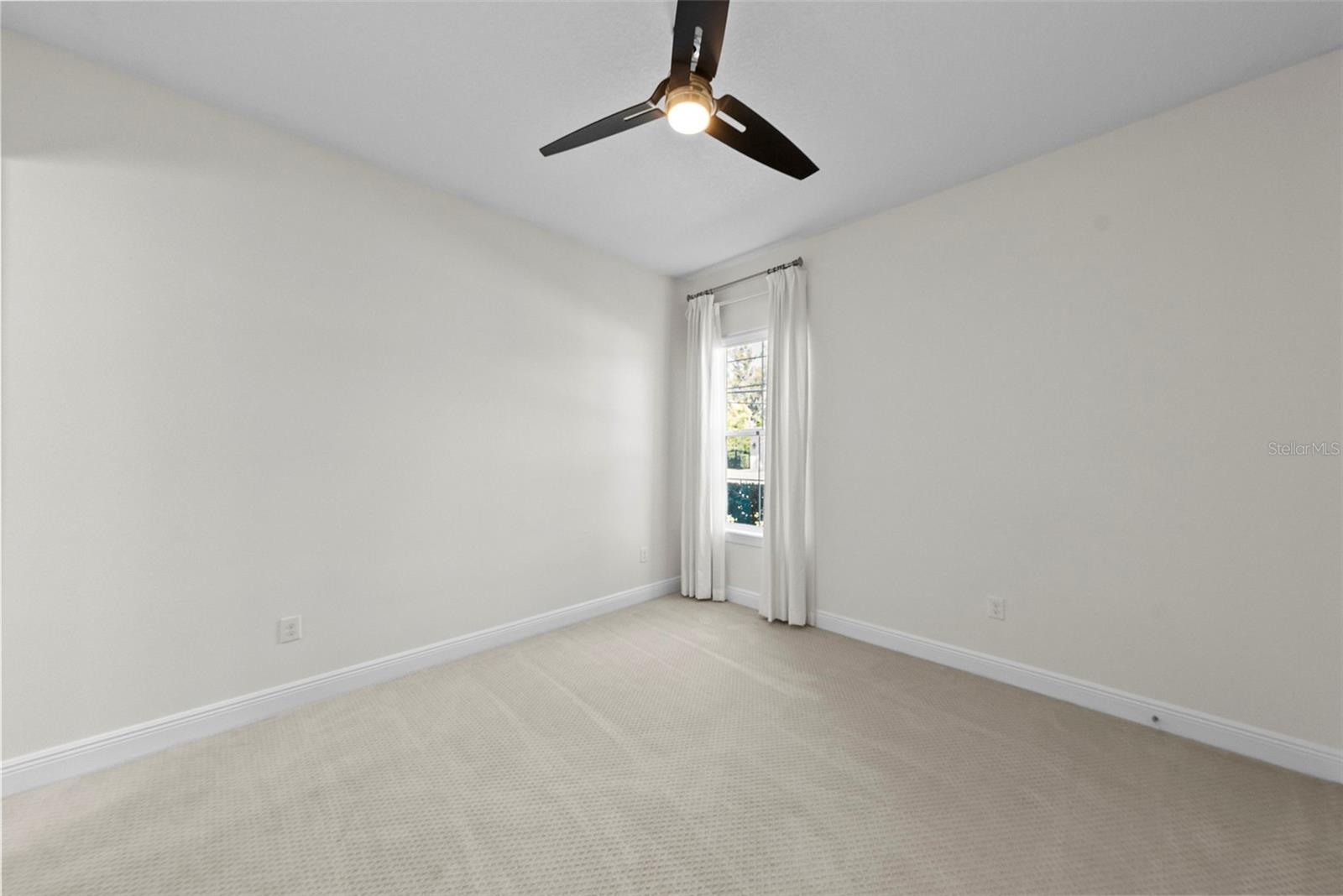 Listing photo id 35 for 3701 Jetton Avenue