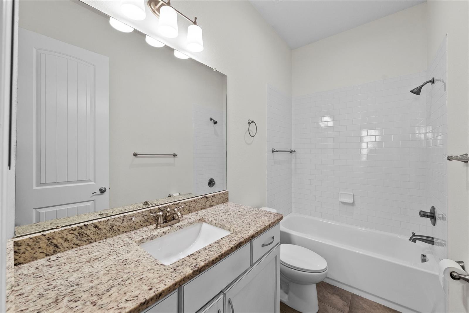 Listing photo id 37 for 3701 Jetton Avenue