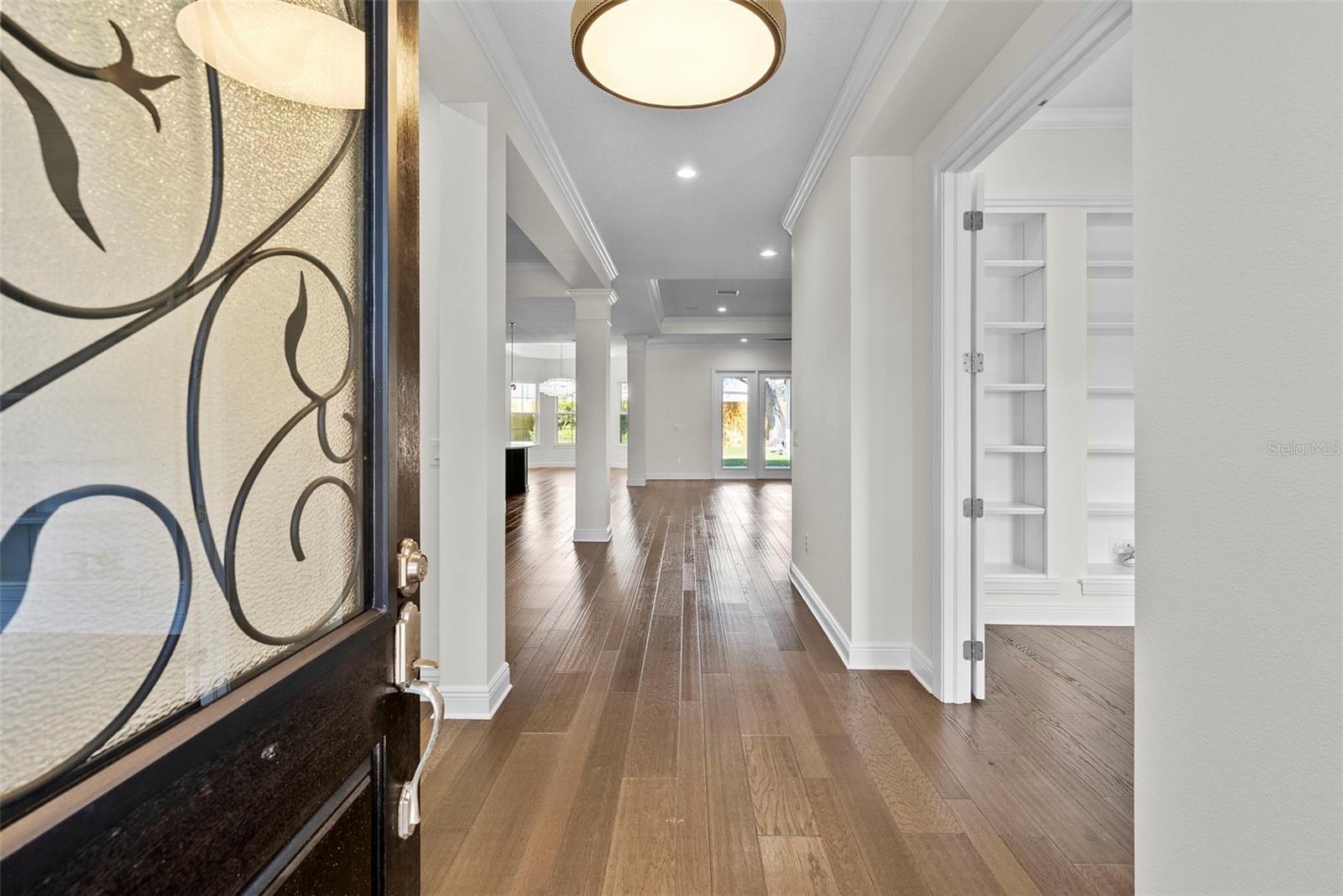 Listing photo id 2 for 3701 Jetton Avenue