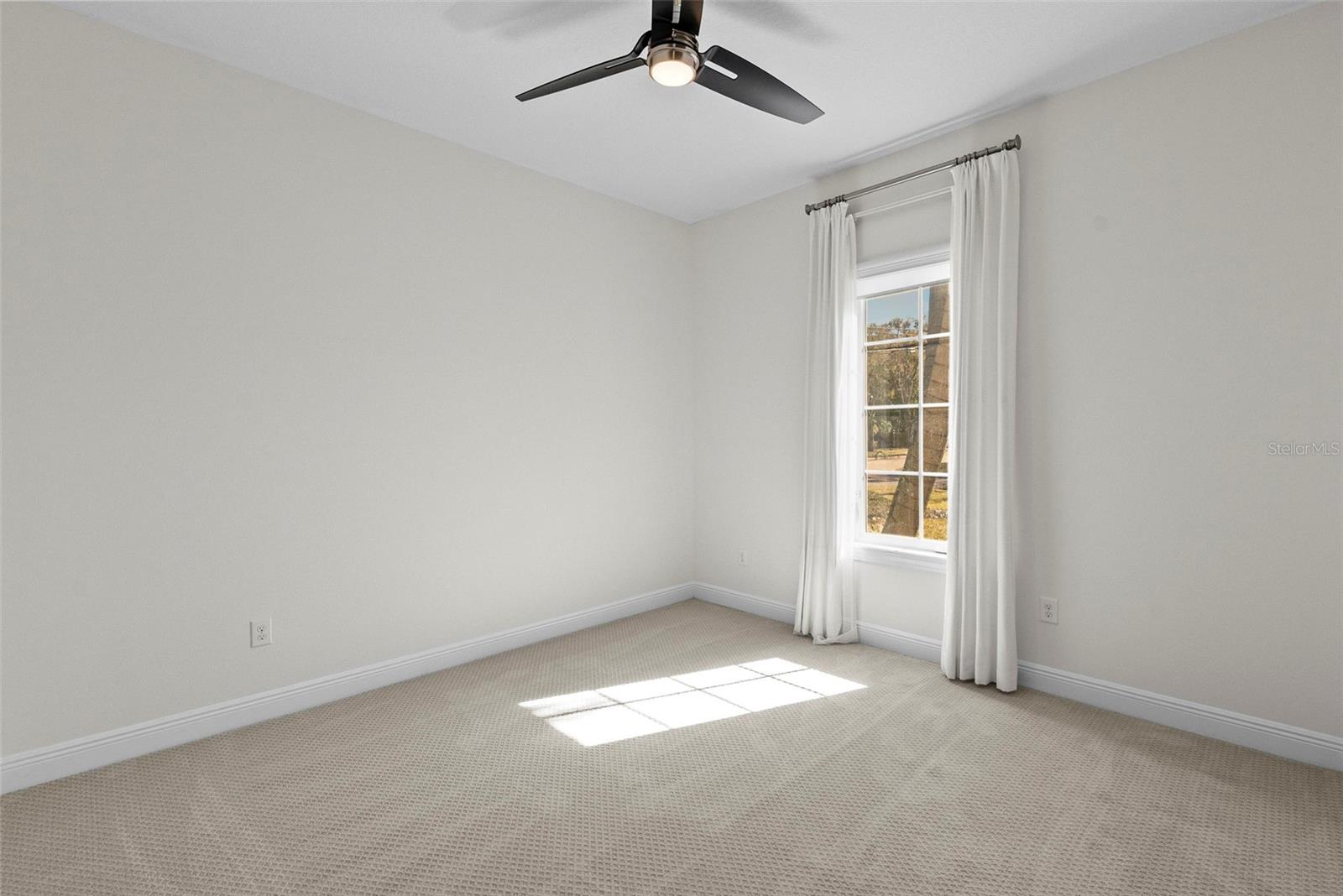 Listing photo id 38 for 3701 Jetton Avenue