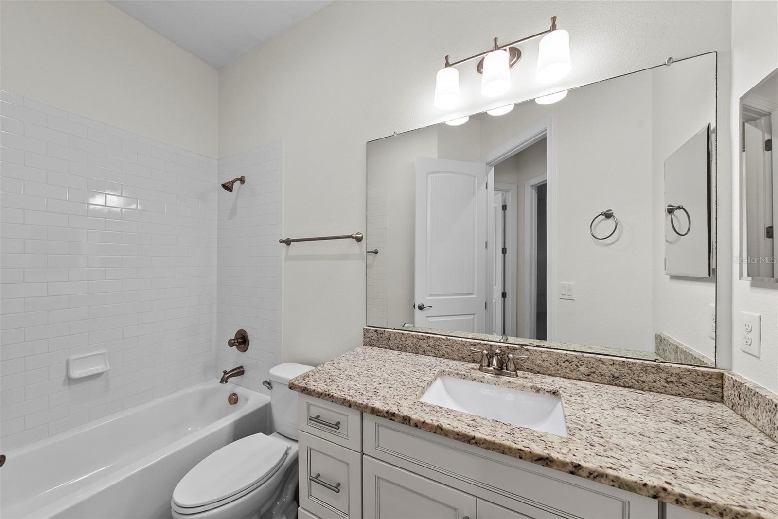 Listing photo id 40 for 3701 Jetton Avenue