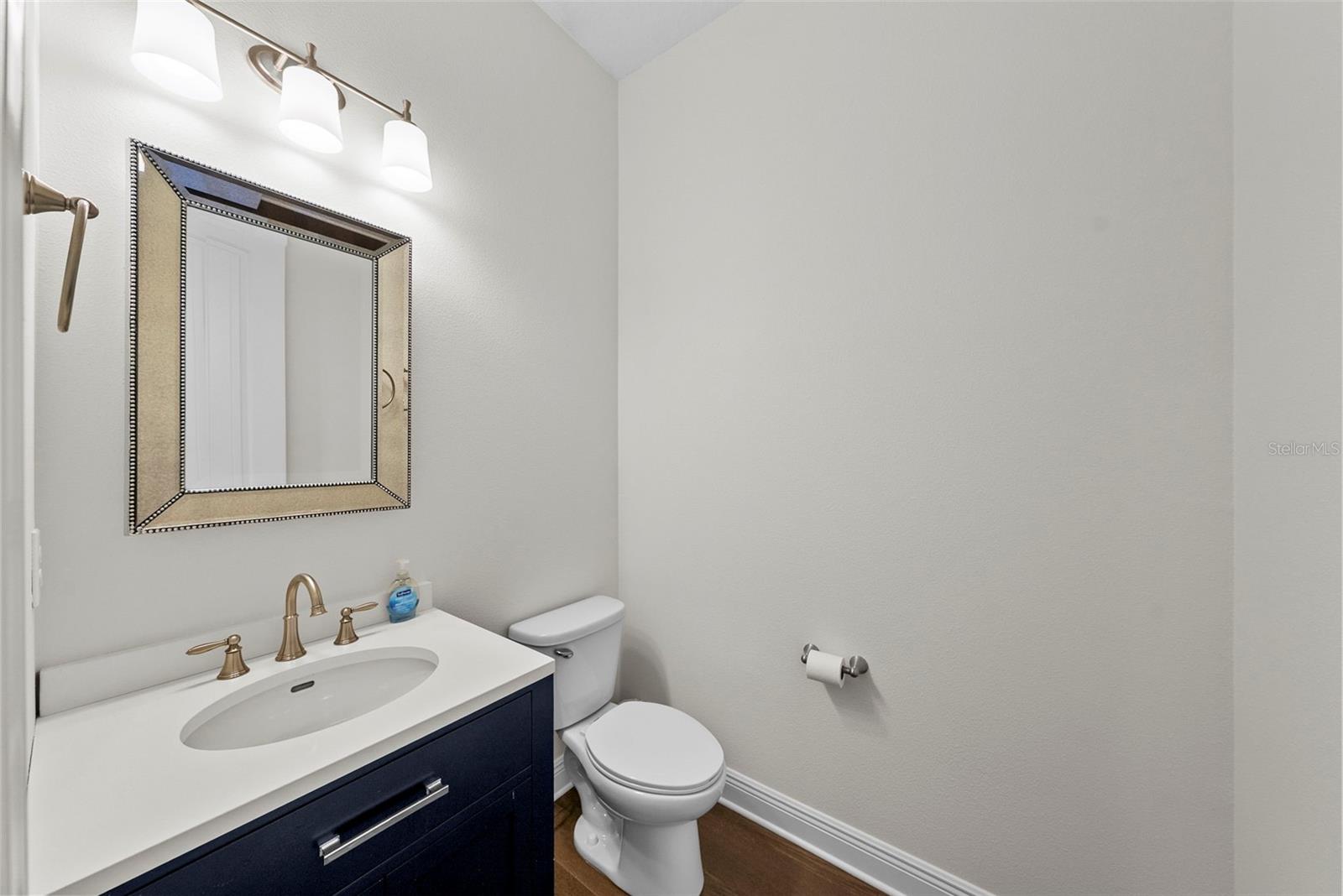 Listing photo id 42 for 3701 Jetton Avenue