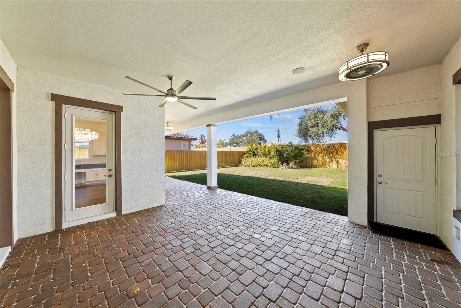 Listing photo id 43 for 3701 Jetton Avenue