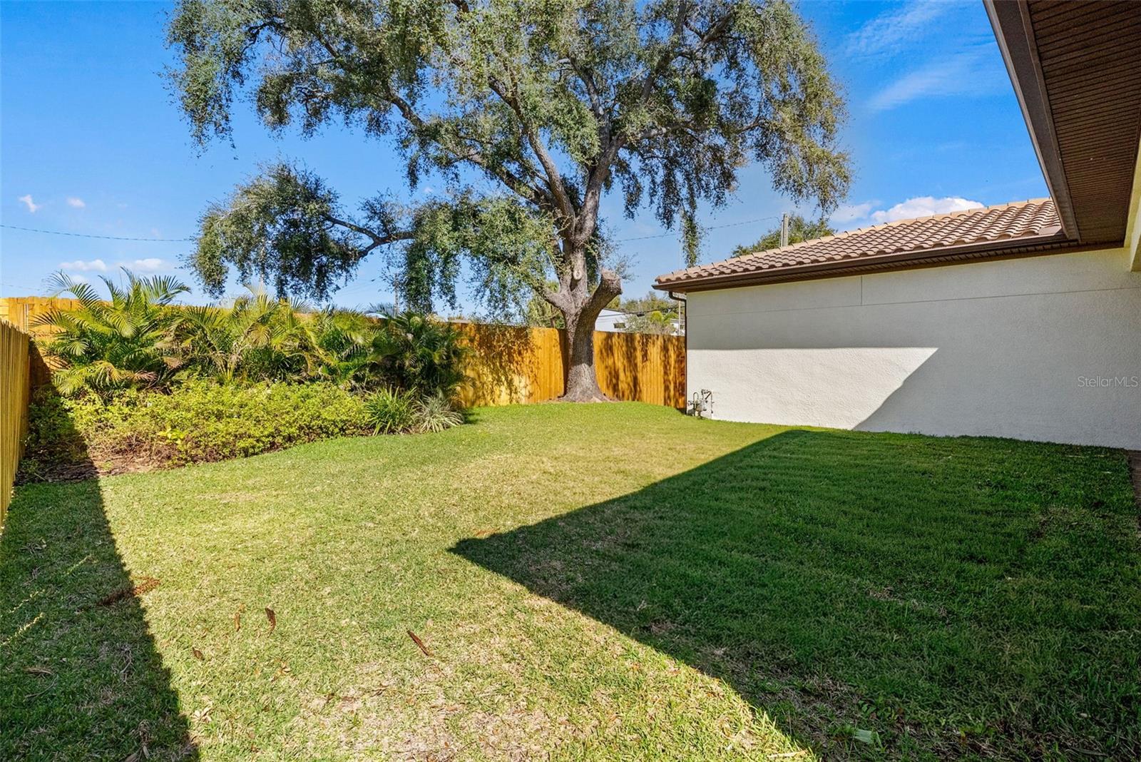 Listing photo id 47 for 3701 Jetton Avenue