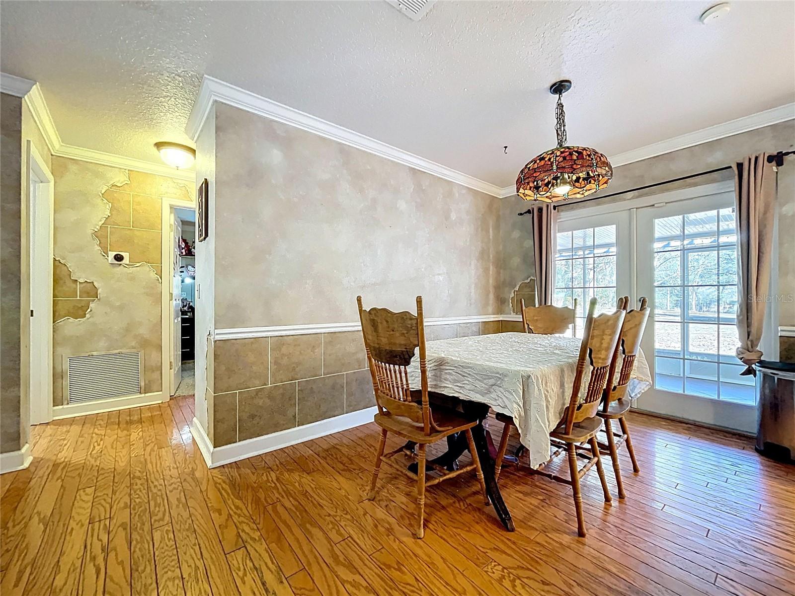 Listing photo id 12 for 37761 Oak Forrest Drive