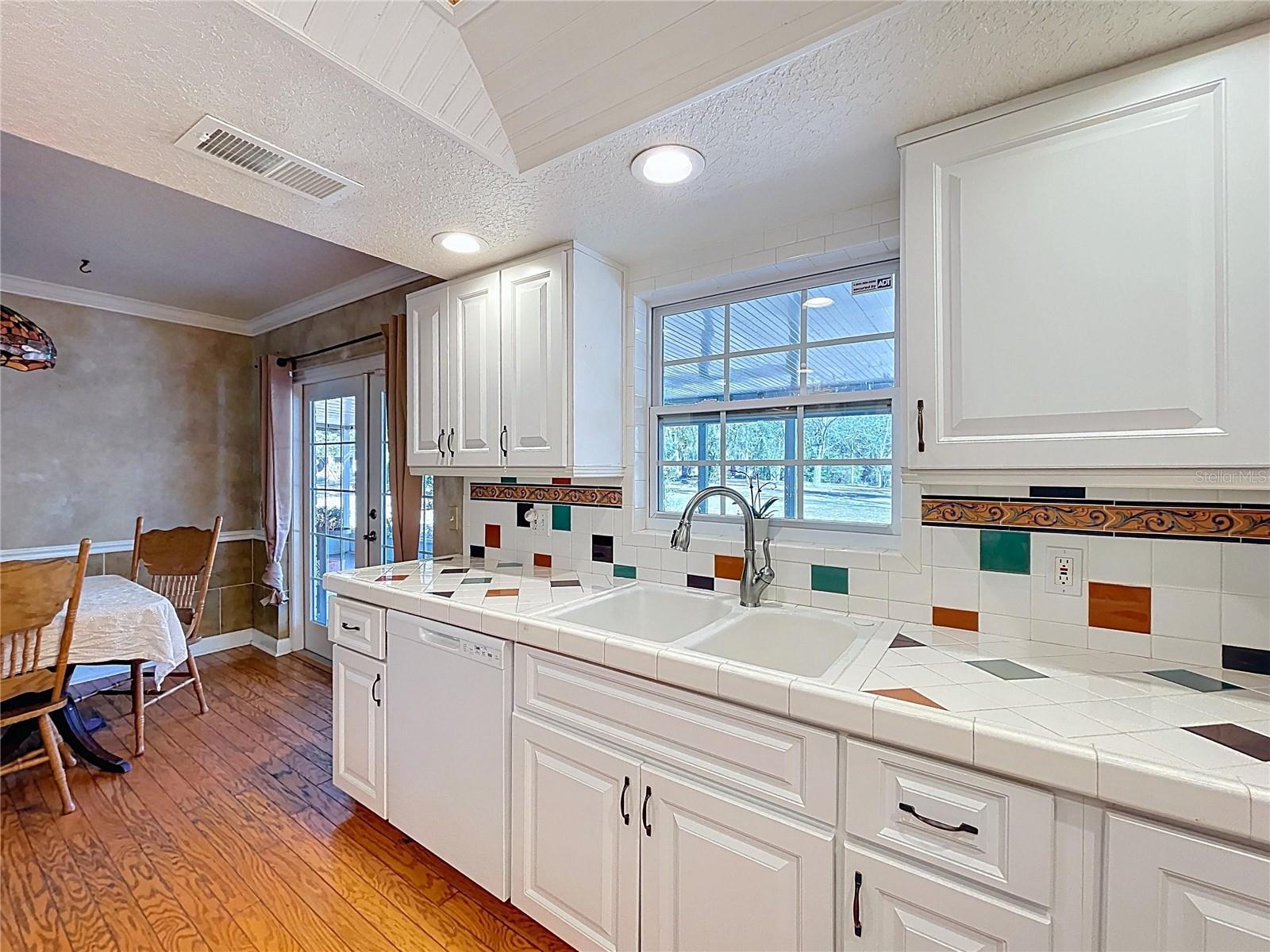 Listing photo id 13 for 37761 Oak Forrest Drive