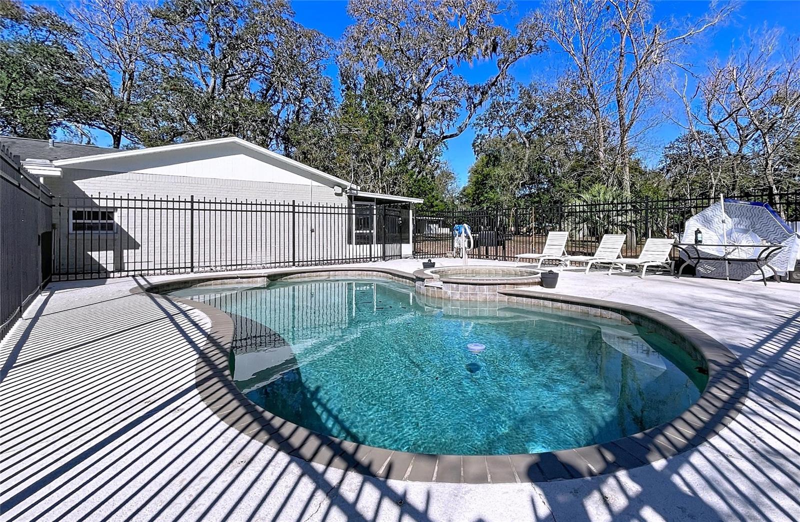 Listing photo id 38 for 37761 Oak Forrest Drive