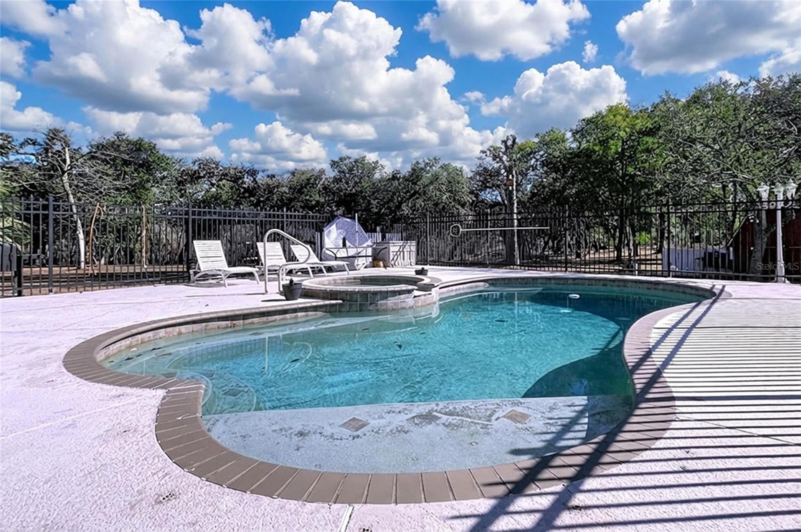 Listing photo id 4 for 37761 Oak Forrest Drive