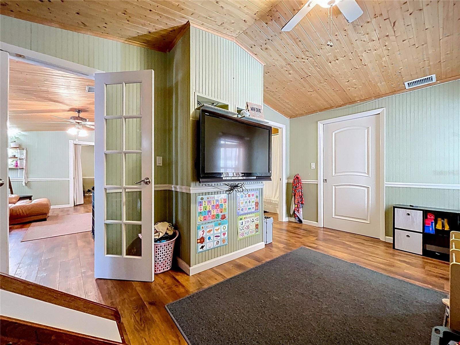 Listing photo id 69 for 37761 Oak Forrest Drive