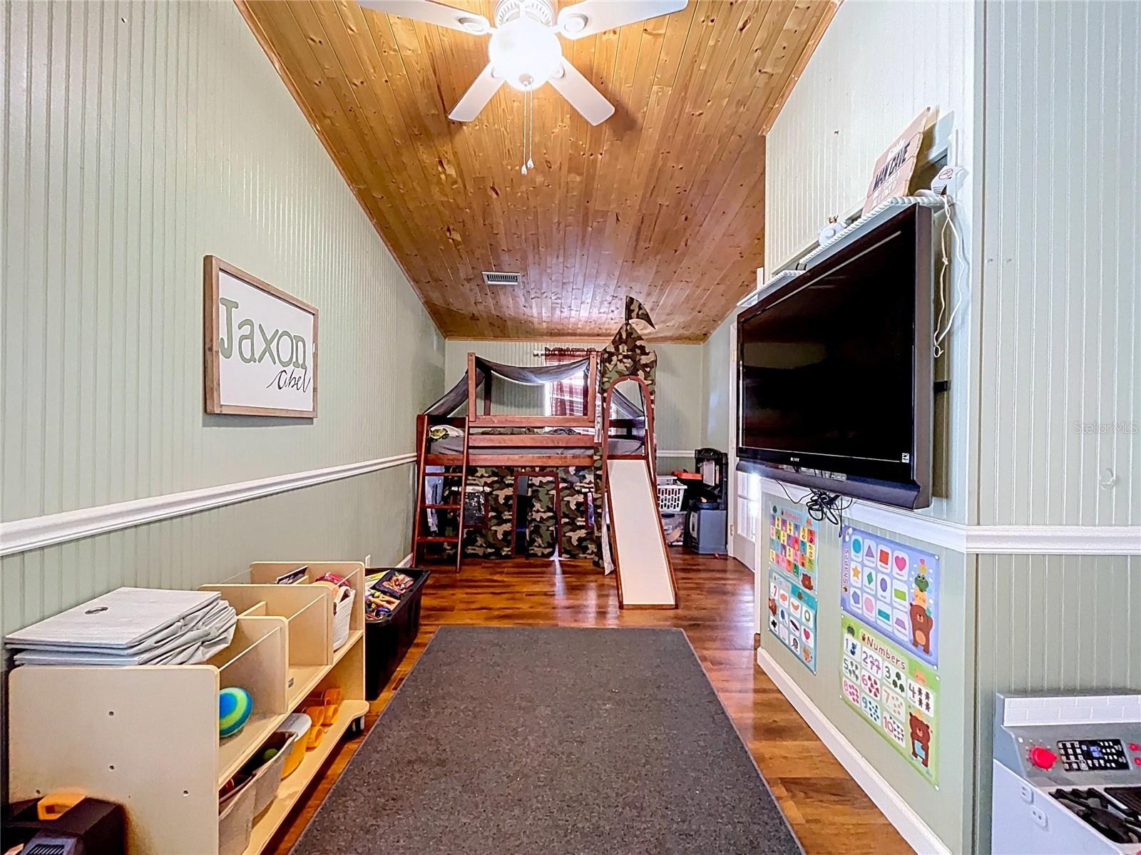 Listing photo id 70 for 37761 Oak Forrest Drive