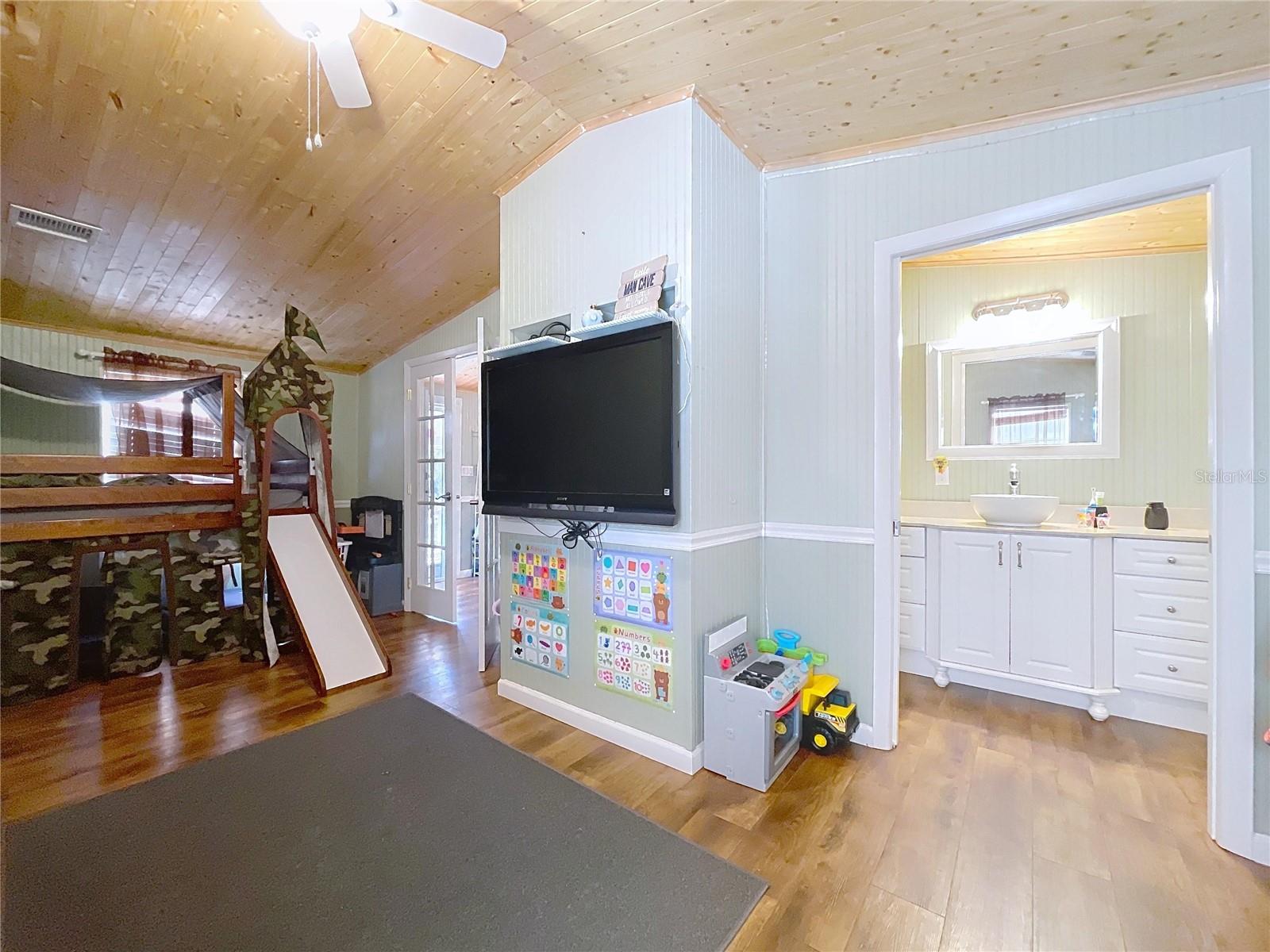 Listing photo id 71 for 37761 Oak Forrest Drive