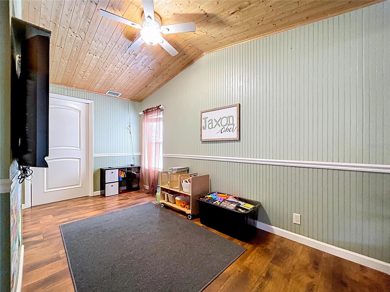 Listing photo id 72 for 37761 Oak Forrest Drive