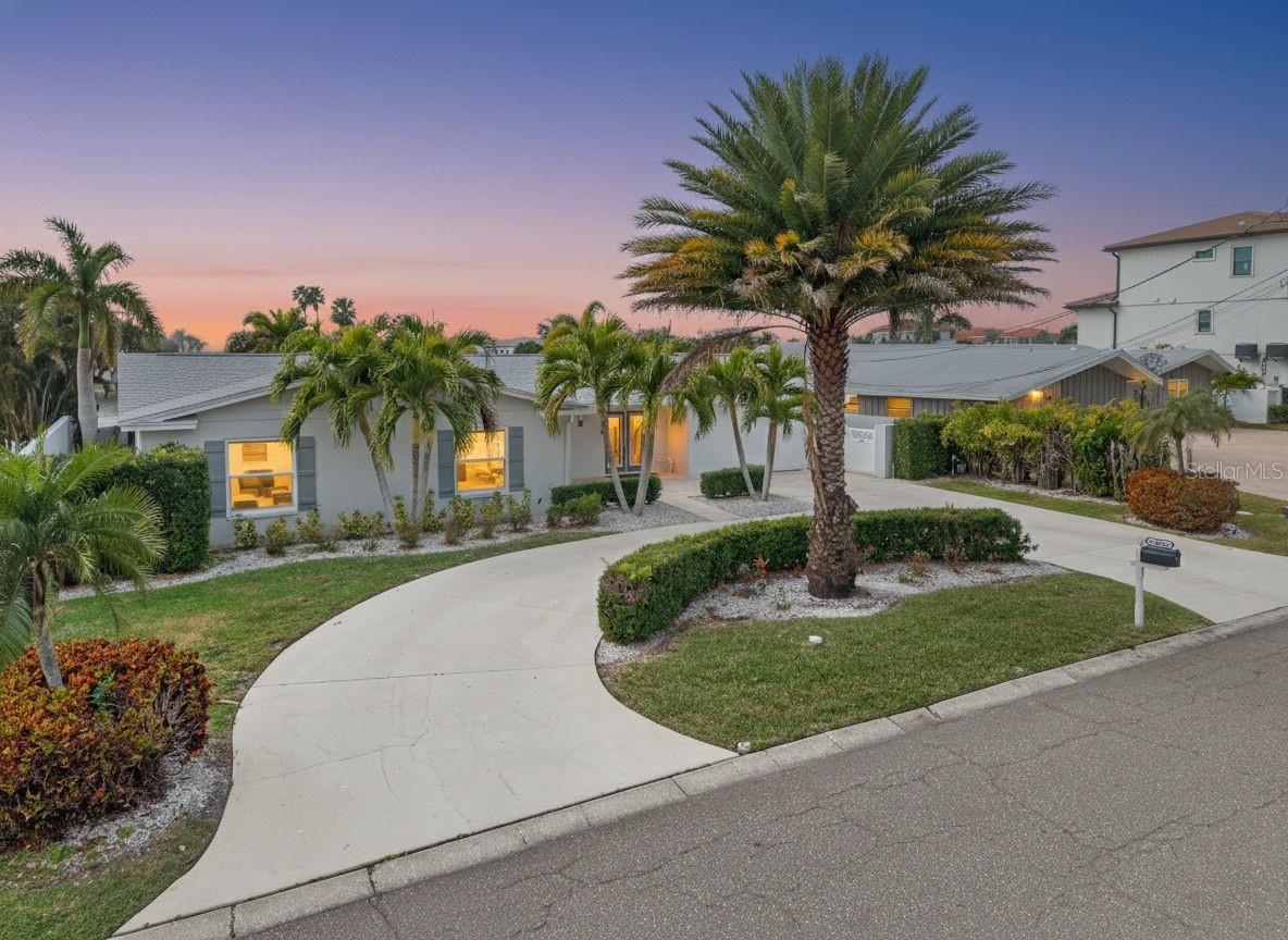 Listing photo id 0 for 136 Windward Island