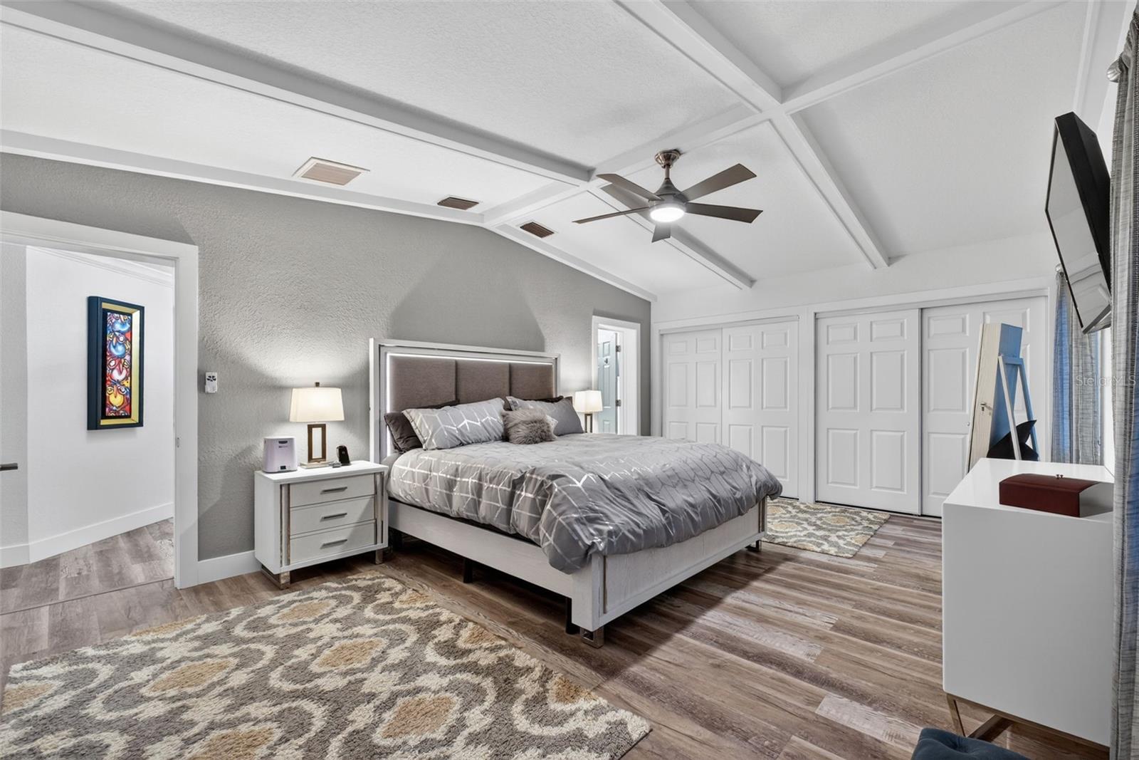 Listing photo id 19 for 136 Windward Island