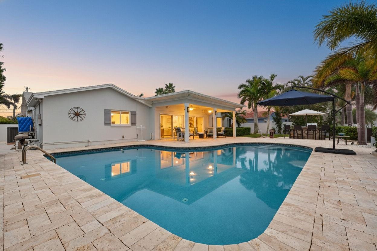 Listing photo id 1 for 136 Windward Island