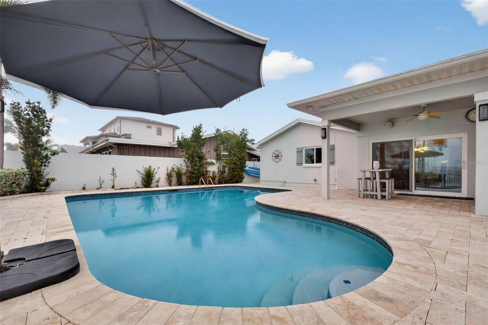 Listing photo id 34 for 136 Windward Island