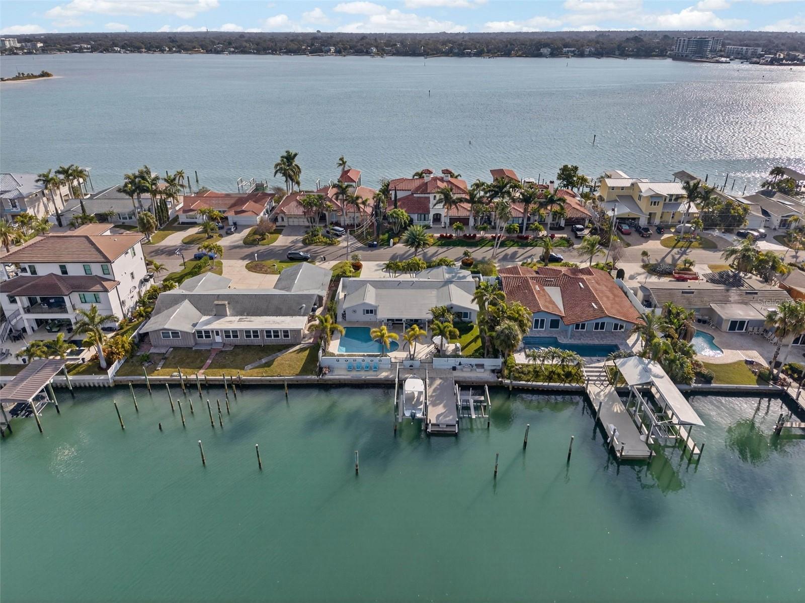 Listing photo id 2 for 136 Windward Island