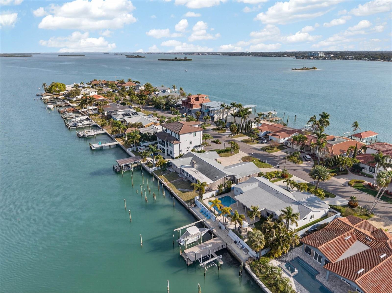 Listing photo id 4 for 136 Windward Island