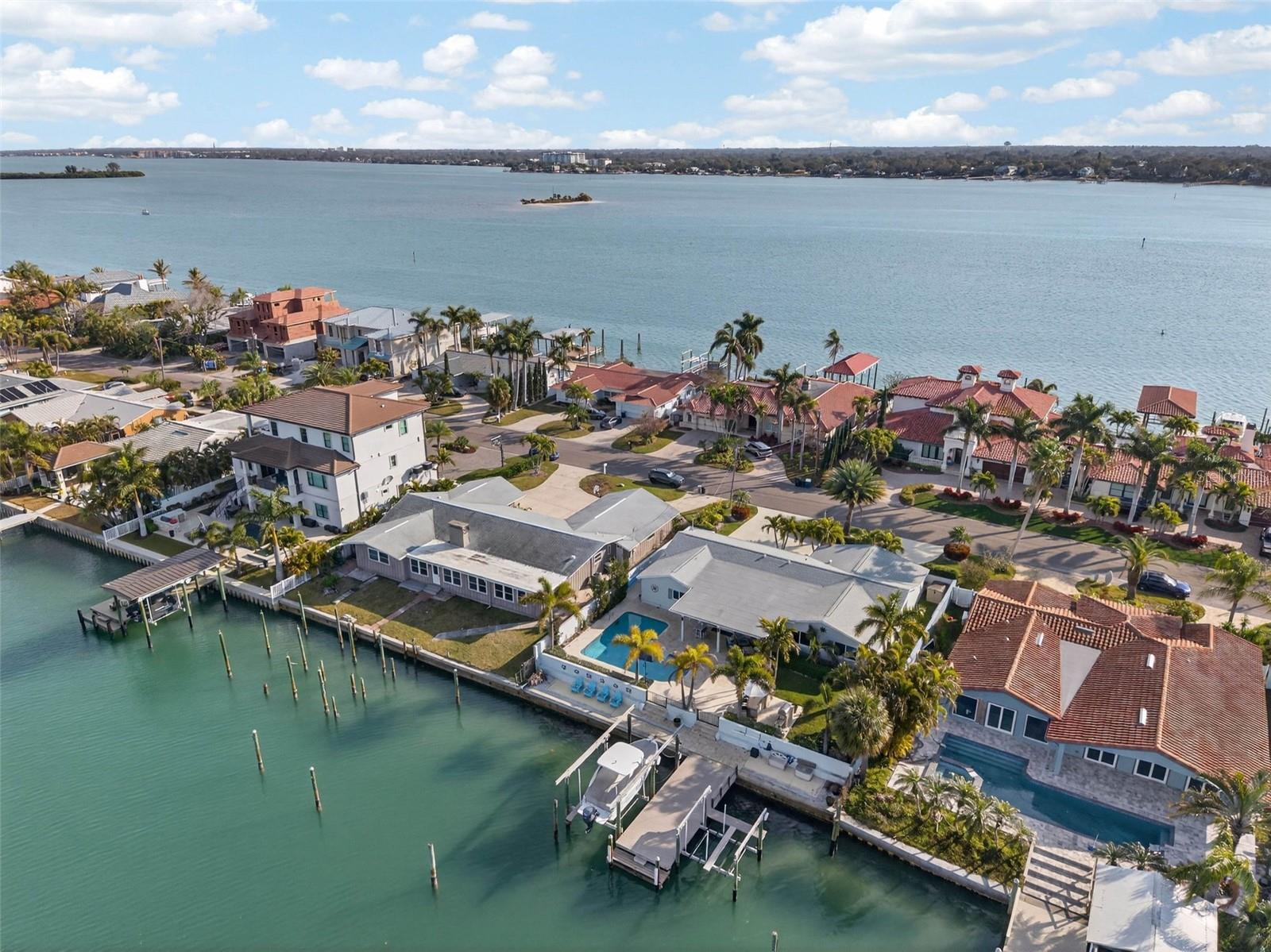 Listing photo id 5 for 136 Windward Island