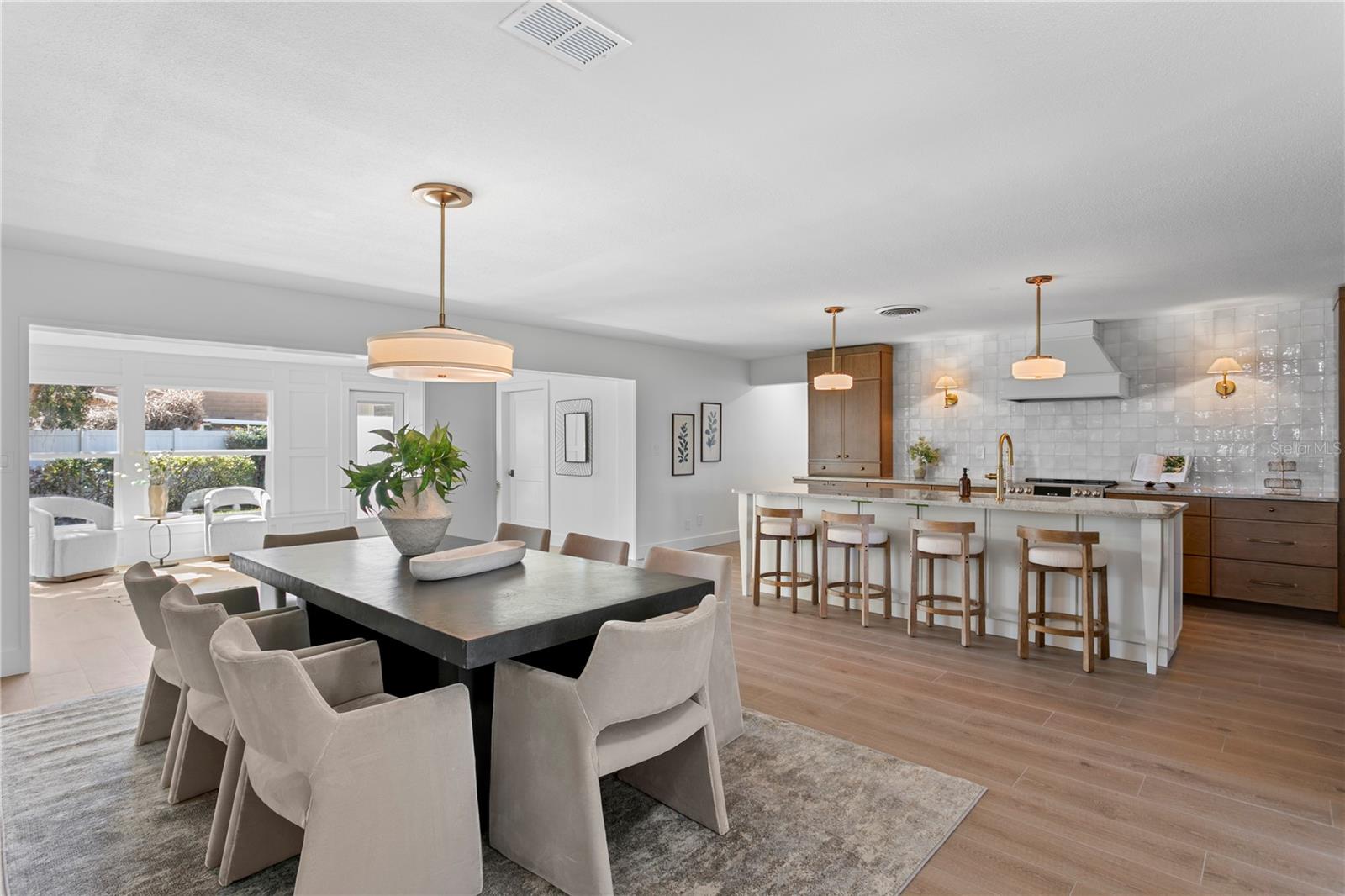 Listing photo id 9 for 1182 41st Avenue Ne