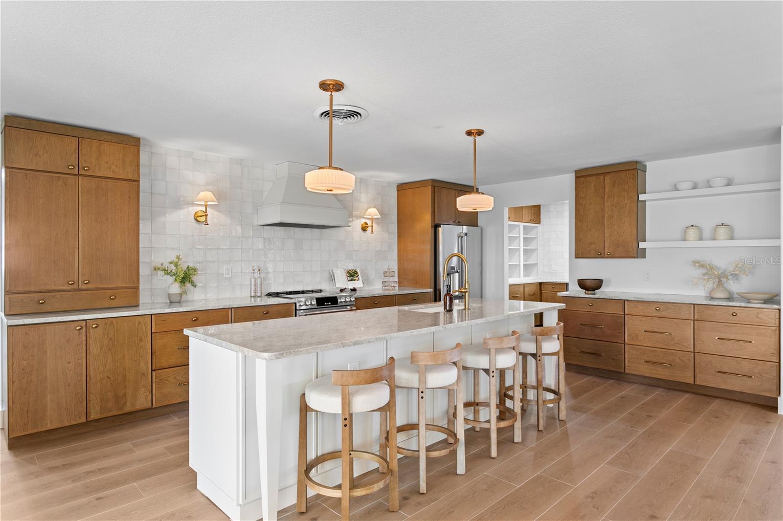 Listing photo id 10 for 1182 41st Avenue Ne