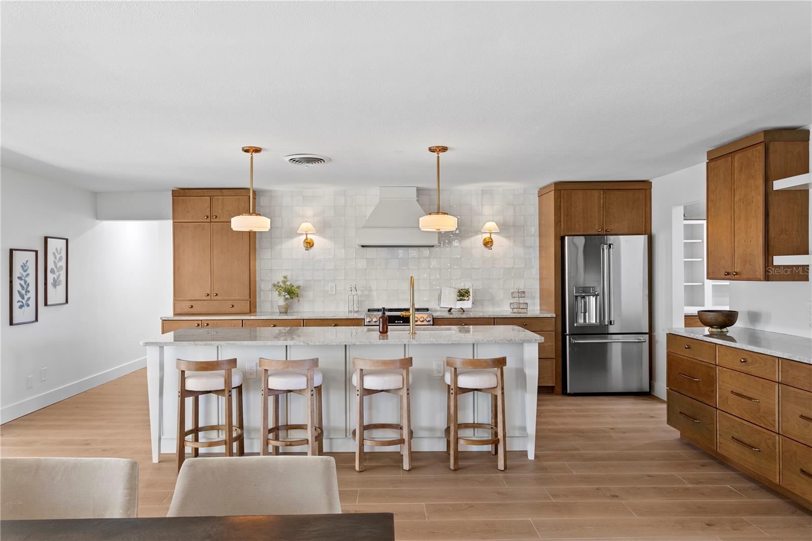 Listing photo id 11 for 1182 41st Avenue Ne